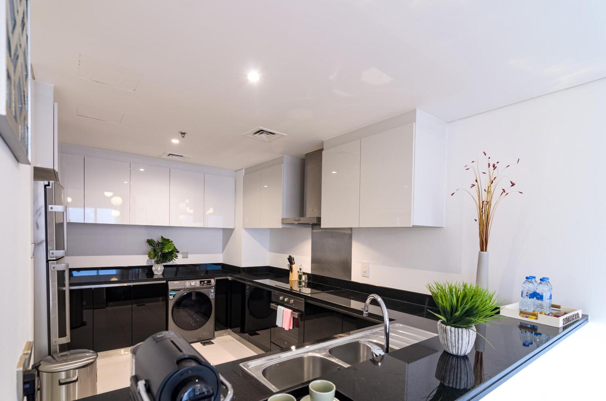 Oskena Vacation Homes- Beautiful High Floor Two Bedroom In Marina Apartment *